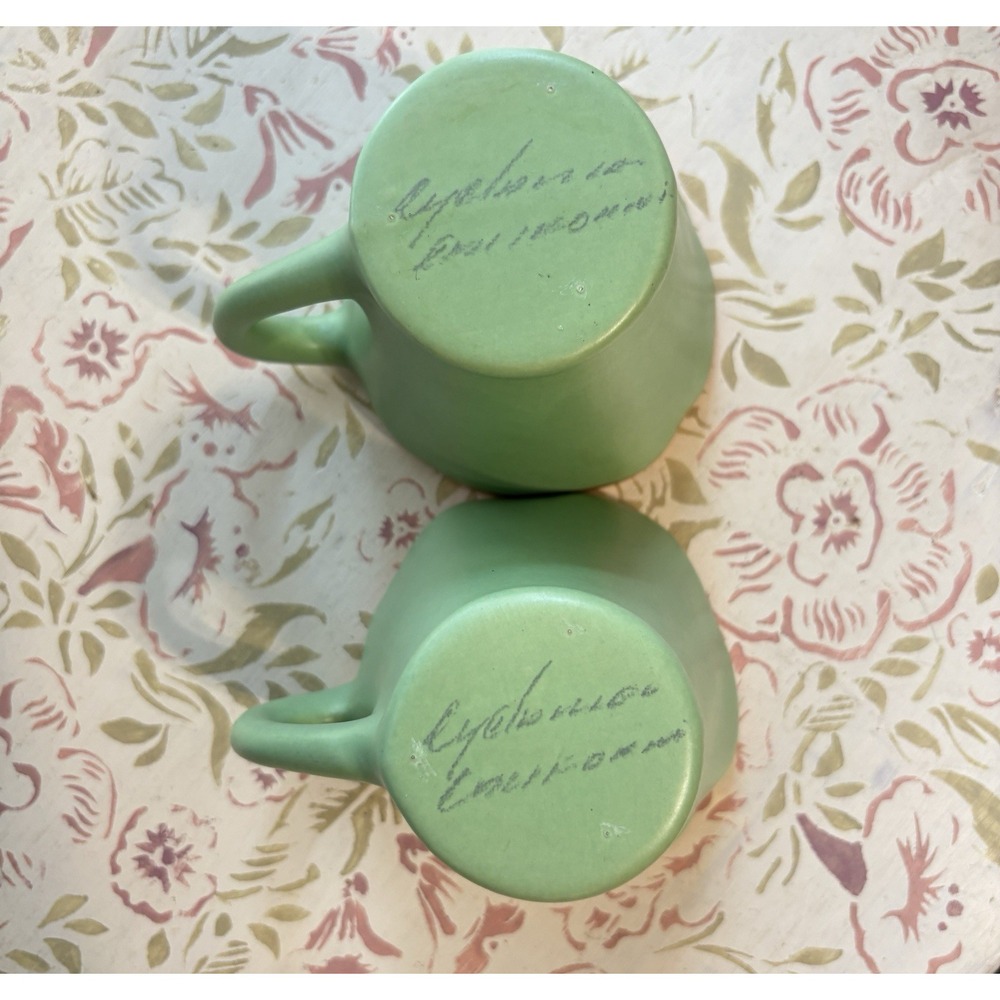 Vintage Cyclamen Julie Sanders California Pottery Mugs 2 Mint Green Gold Trim